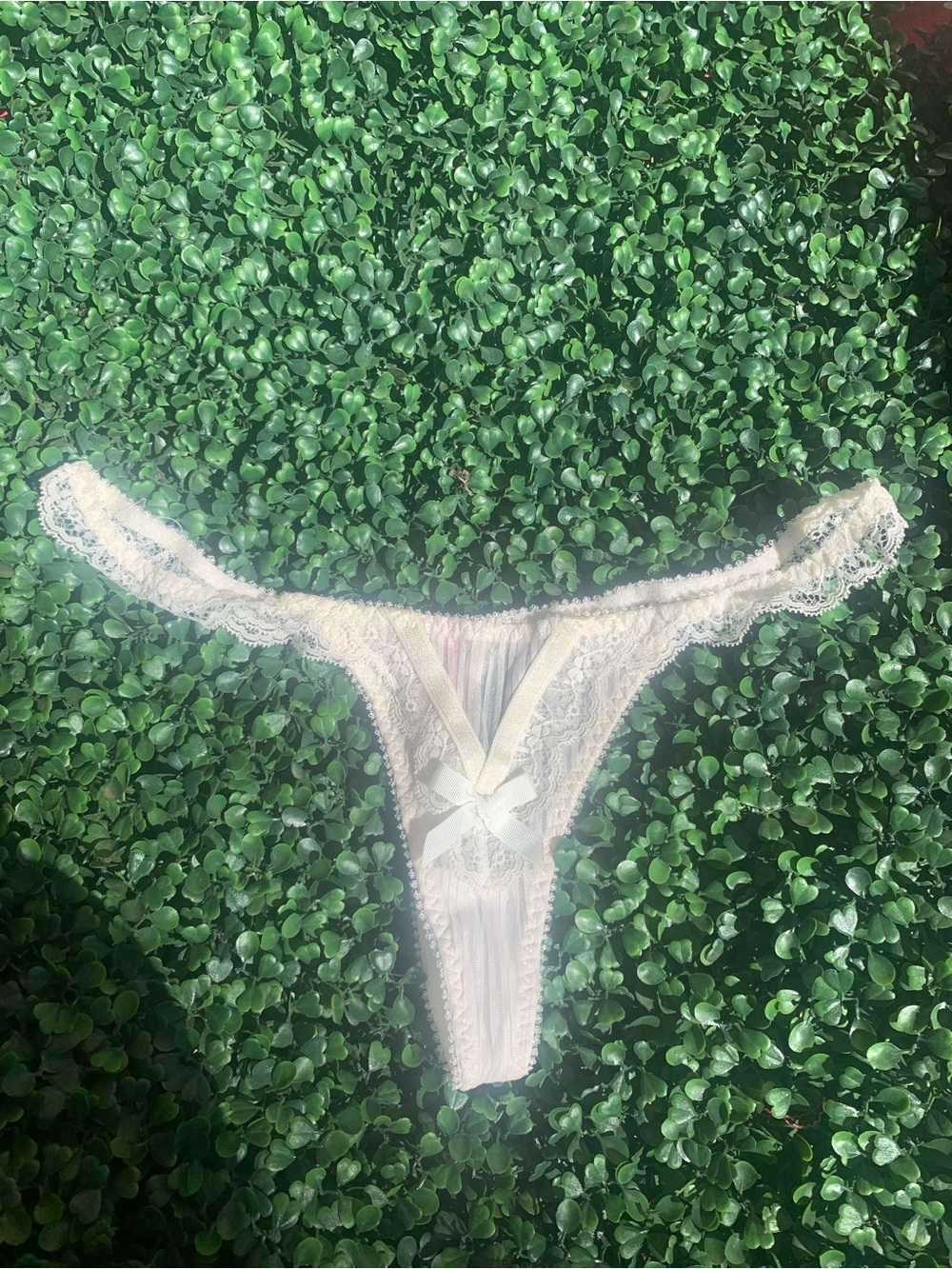 Agent Provocateur ivory white ruffle lace thong underwear excellent condition